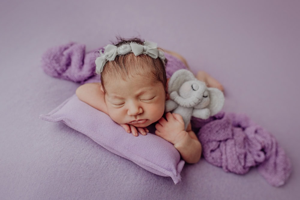 Sesión de fotografía newborn en el estudio Mírame Fotografía